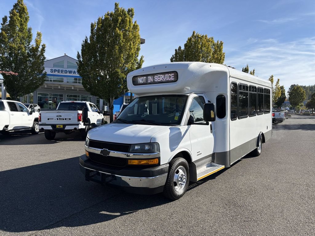 Used 2020 Chevrolet Express 4500 w/ Shuttle Bus Package RWD image 1