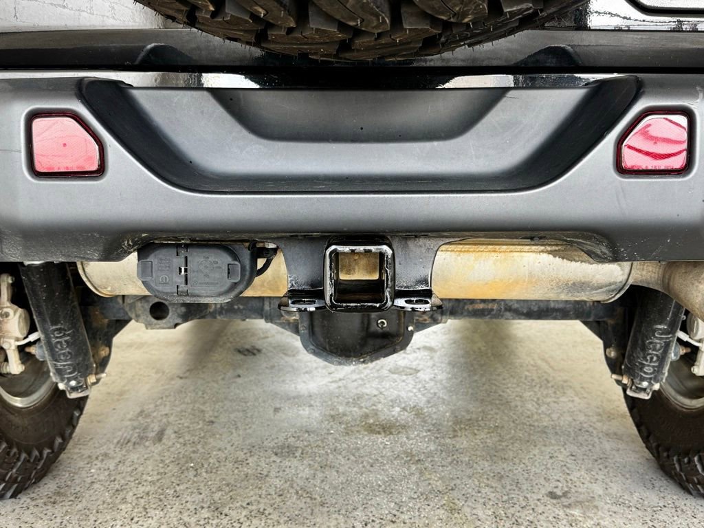 Used 2018 Jeep Wrangler Unlimited Sahara w/ Cold Weather Group image 9