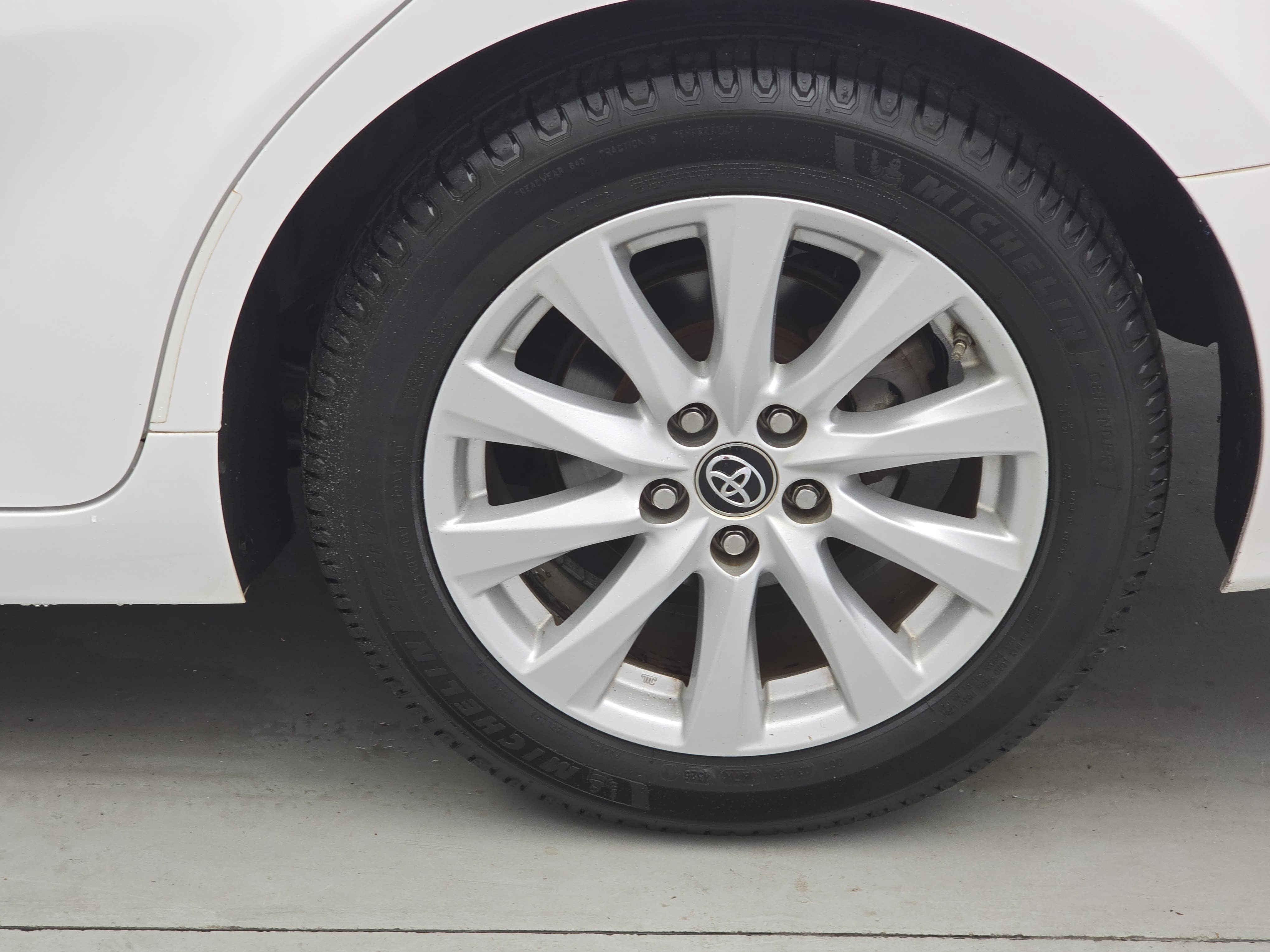 Used 2019 Toyota Camry LE FWD image 31