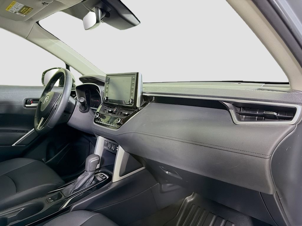 Used 2022 Toyota Corolla Cross XLE image 31
