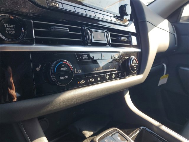 New 2025 Nissan Pathfinder SL image 18