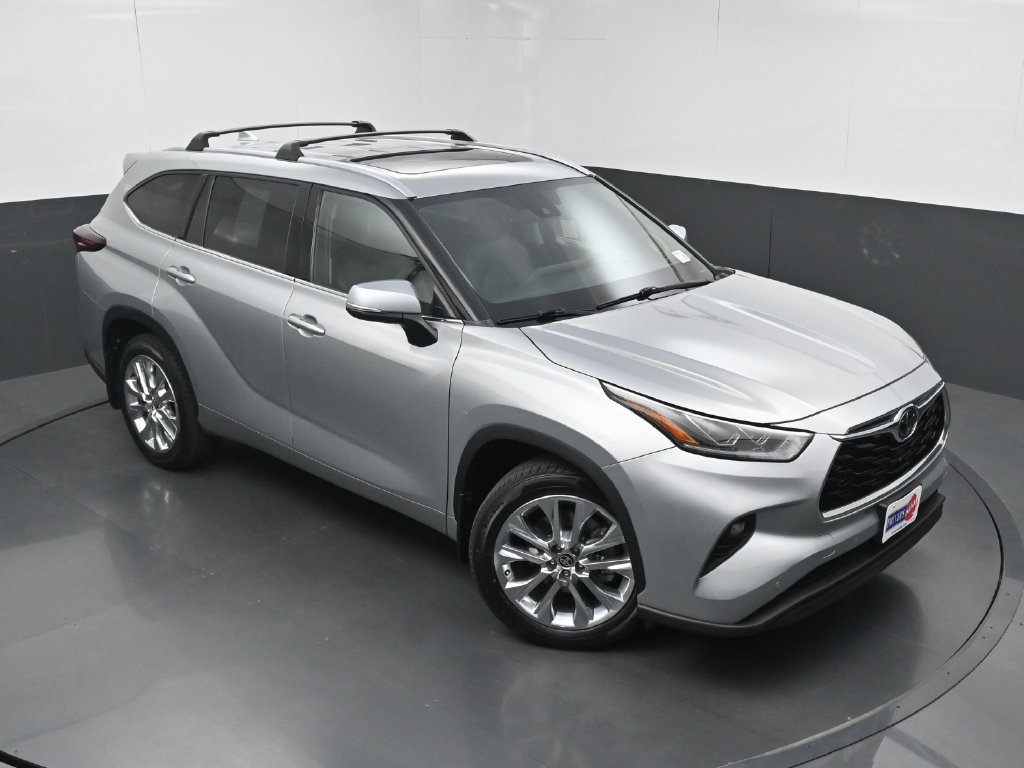 Used 2024 Toyota Highlander Limited AWD/4WD image 35