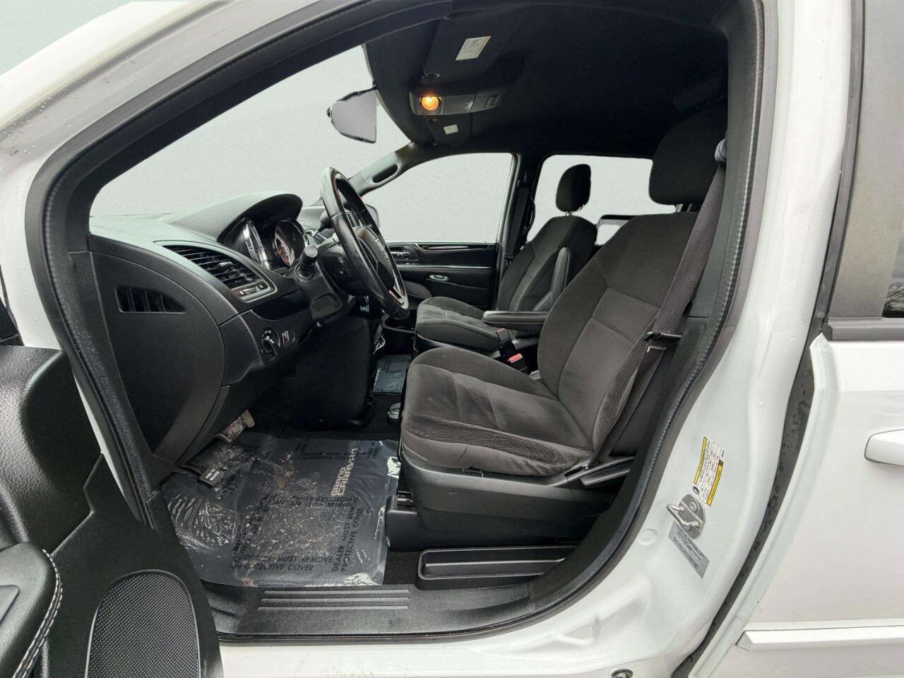 Used 2017 Dodge Grand Caravan SE image 14