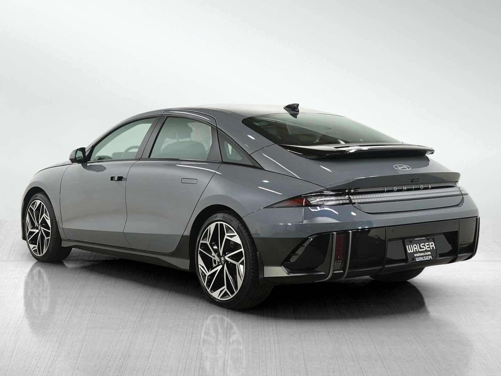 Used 2023 Hyundai Ioniq 6 Limited image 3