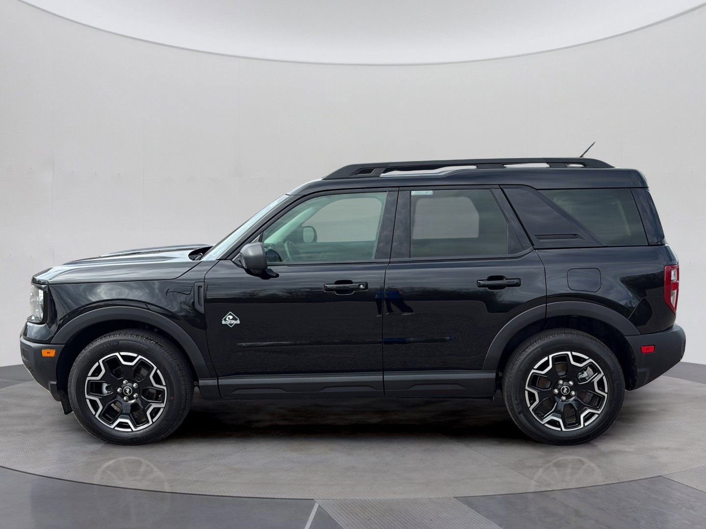 Certified 2025 Ford Bronco Sport Outer Banks w/ Outer Banks Tech Package+ AWD/4WD image 3