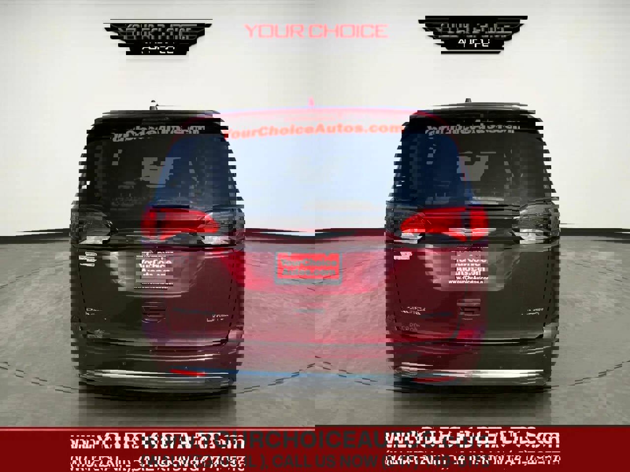 Used 2017 Chrysler Pacifica Limited w/ UConnect Theater Package image 4