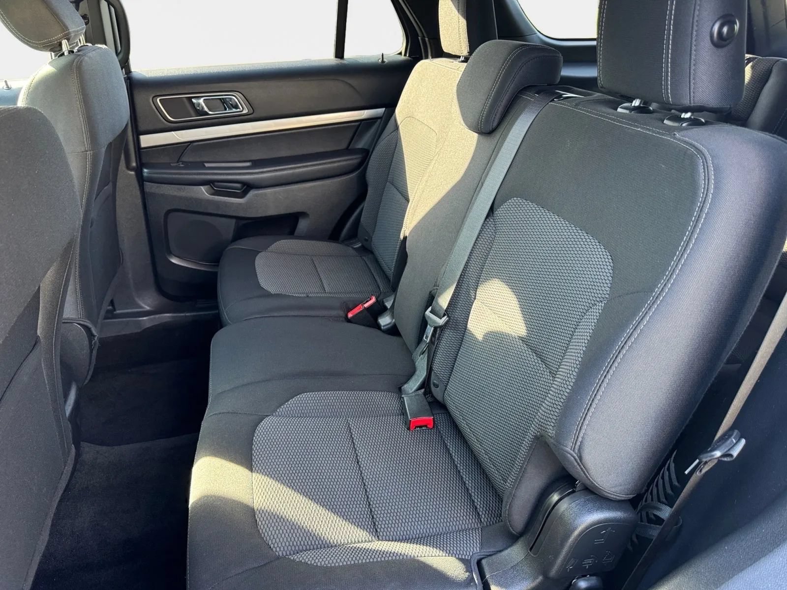 Used 2018 Ford Explorer XLT AWD/4WD image 11