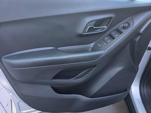 Certified 2022 Chevrolet Trax LS w/ Tint and Cruise Package image 10