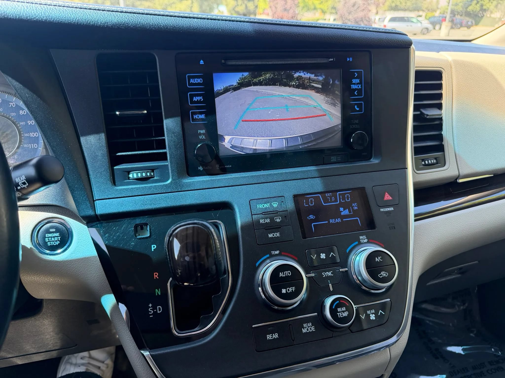 Used 2015 Toyota Sienna XLE Premium FWD image 2