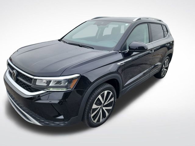 Used 2024 Volkswagen Taos SE image 1