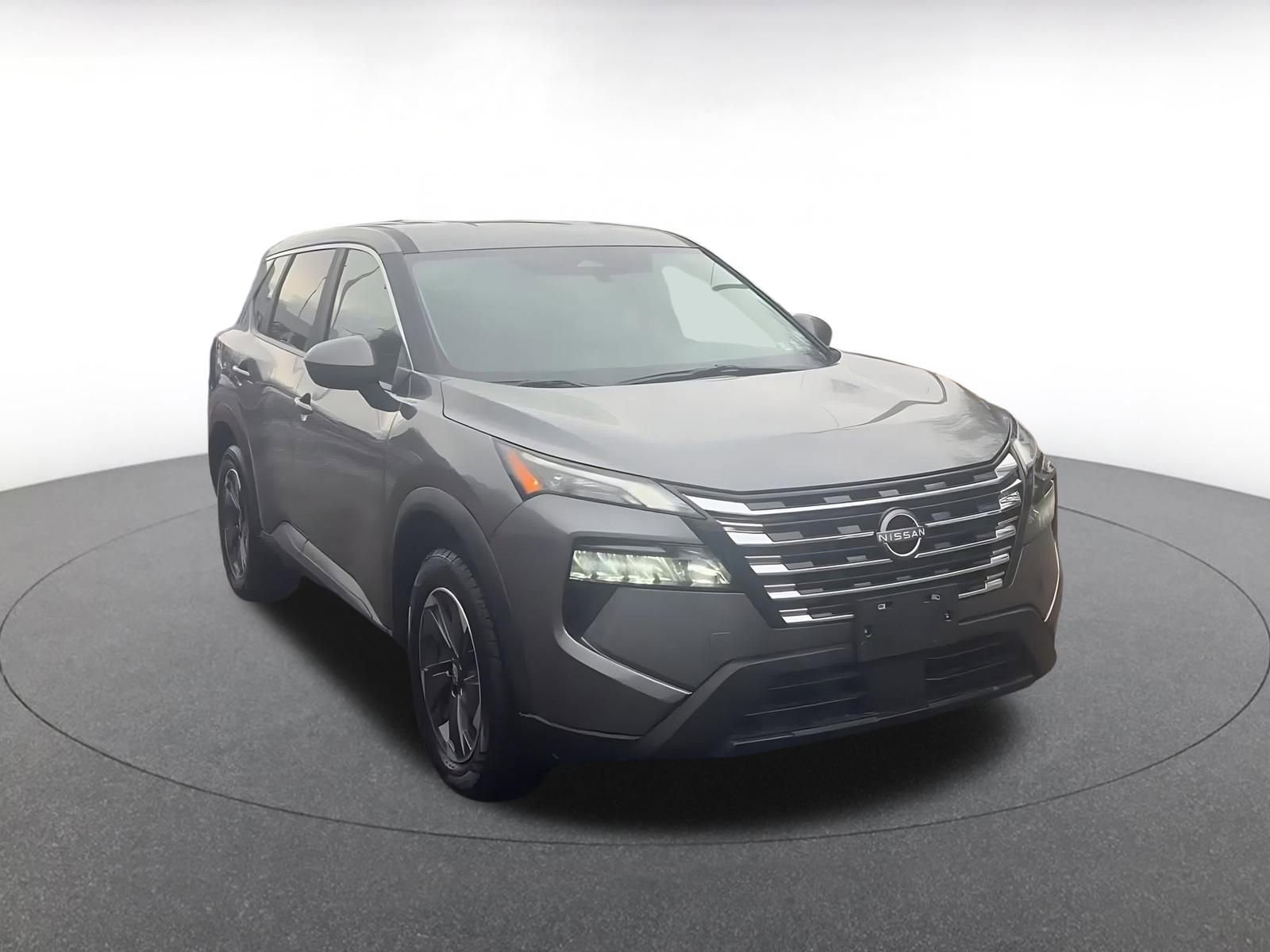 Used 2025 Nissan Rogue SV image 3