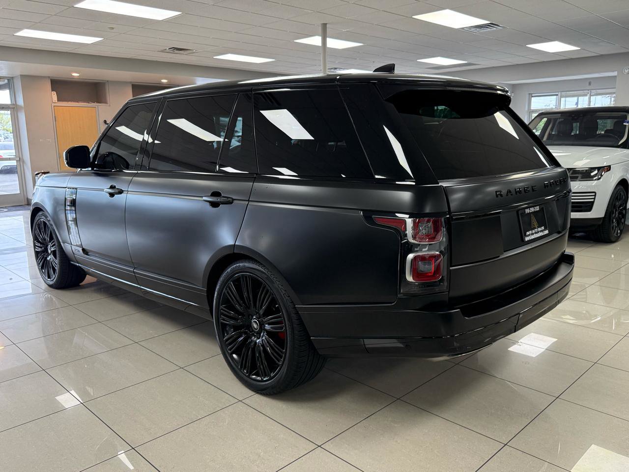 Used 2020 Land Rover Range Rover Long Wheelbase HSE AWD/4WD image 2