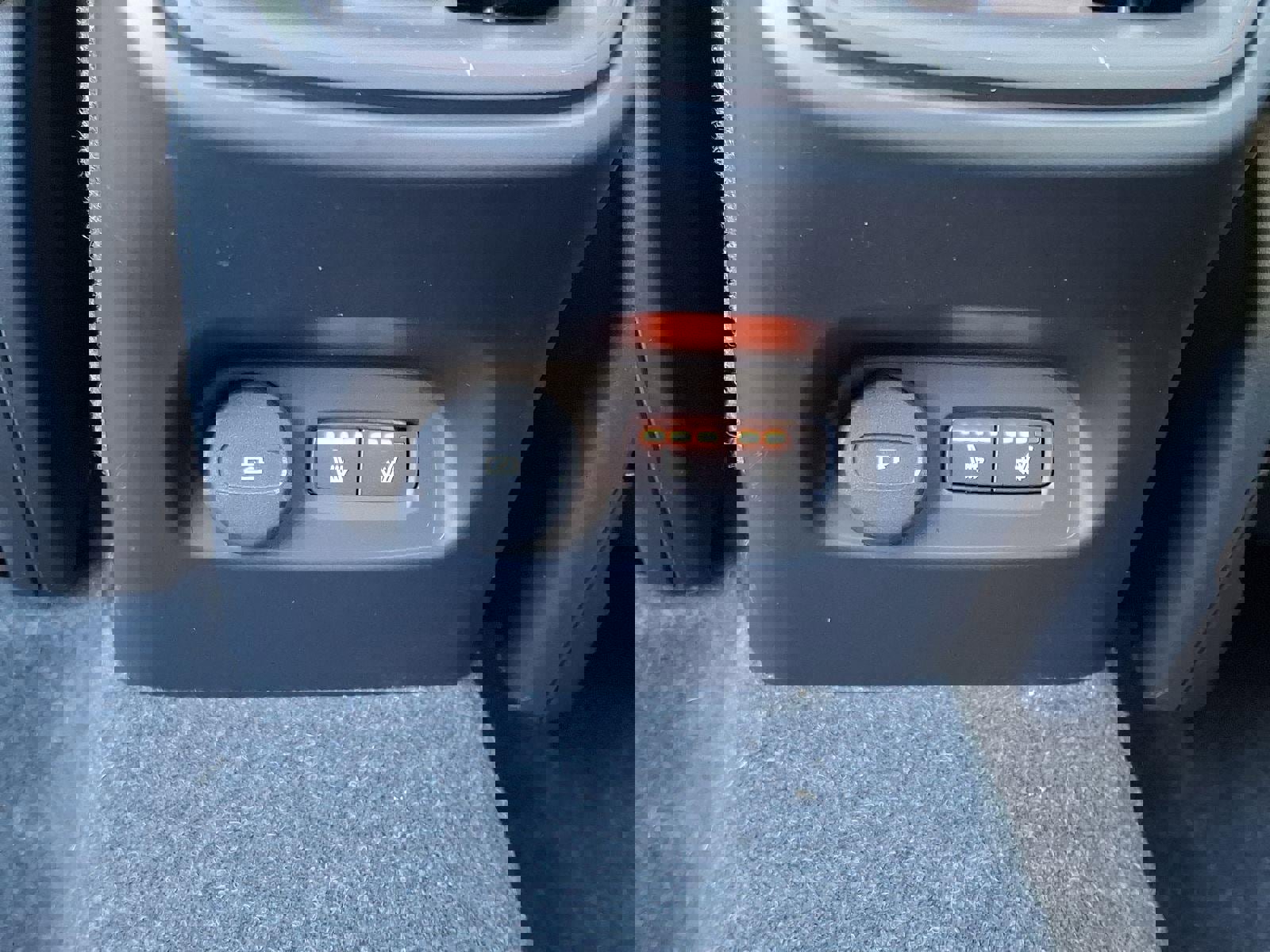 Certified 2023 Volvo XC40 B5 Core w/ Convenience Package image 11