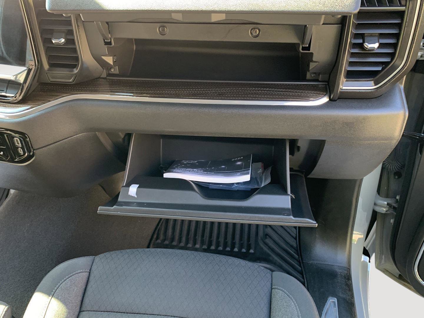 Used 2024 Chevrolet Silverado 1500 LT image 17