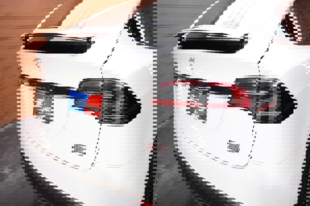 Used 2022 Tesla Model X Plaid image 2