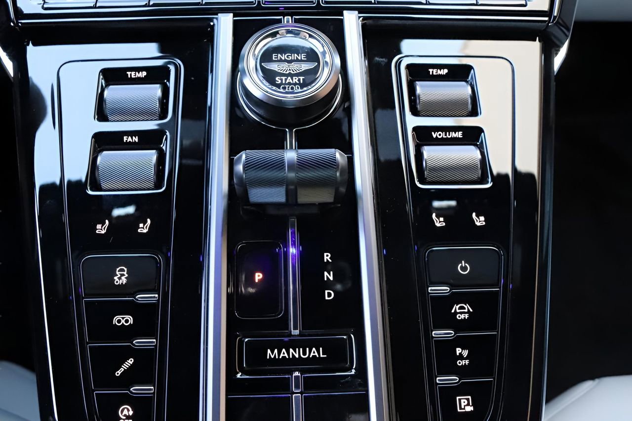 Used 2026 Aston Martin V8 Vantage Coupe image 26