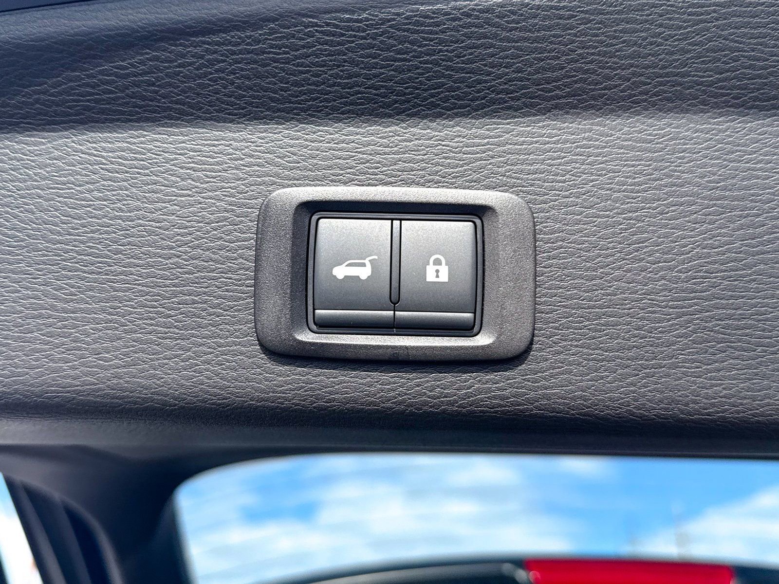 New 2025 Mitsubishi Outlander SEL image 17