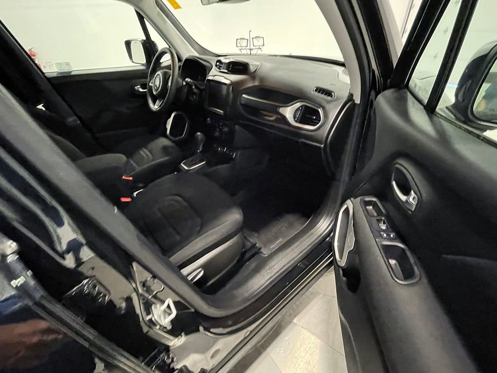 Used 2021 Jeep Renegade Latitude w/ Luxury Group I AWD/4WD image 24