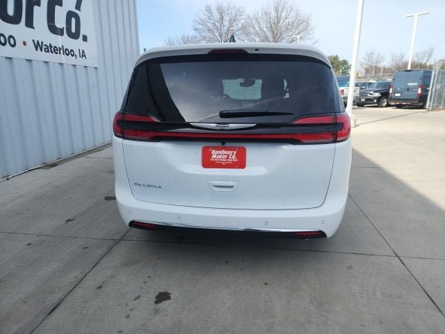 New 2026 Chrysler Pacifica Select image 19