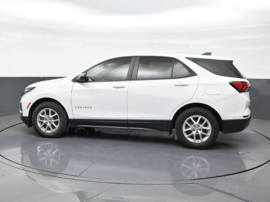Used 2024 Chevrolet Equinox LS FWD image 2