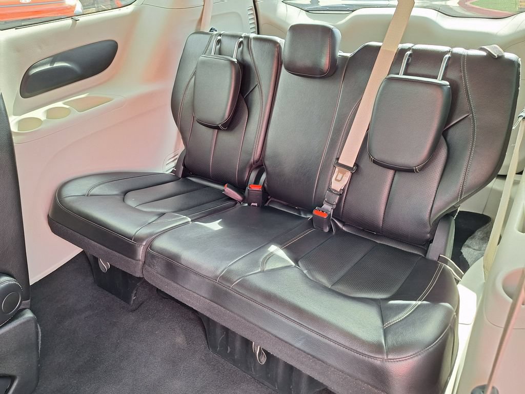 Used 2022 Chrysler Pacifica Touring-L FWD image 12