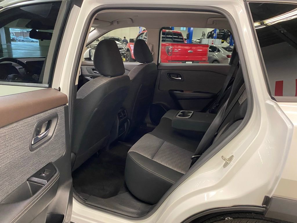 Used 2023 Nissan Rogue SV image 17