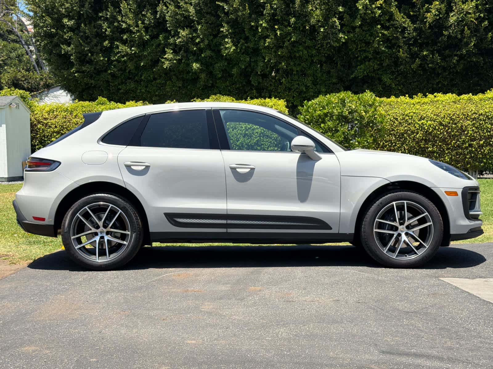 Used 2026 Porsche Macan AWD/4WD image 9