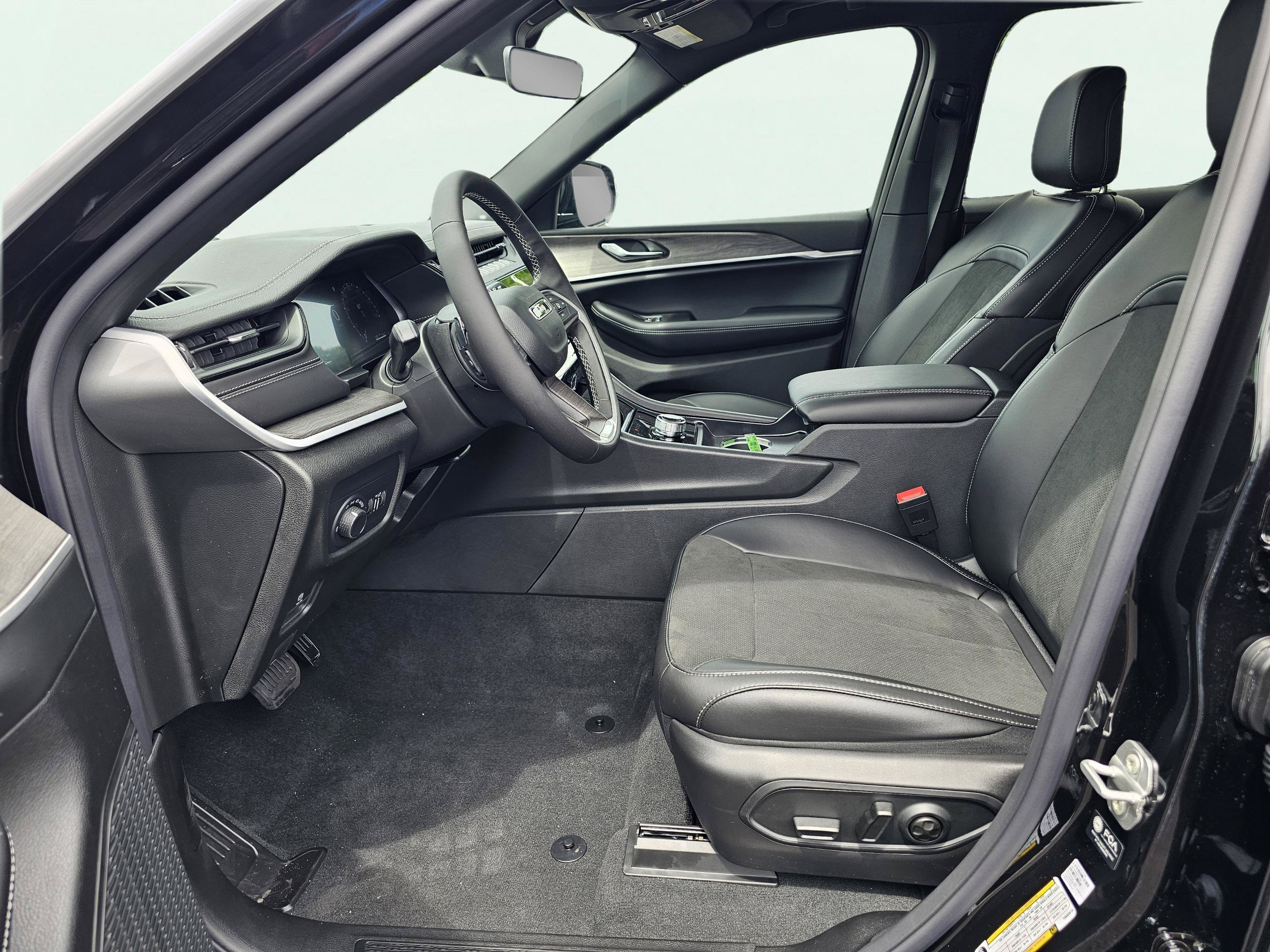 New 2026 Jeep Grand Cherokee Altitude RWD image 16