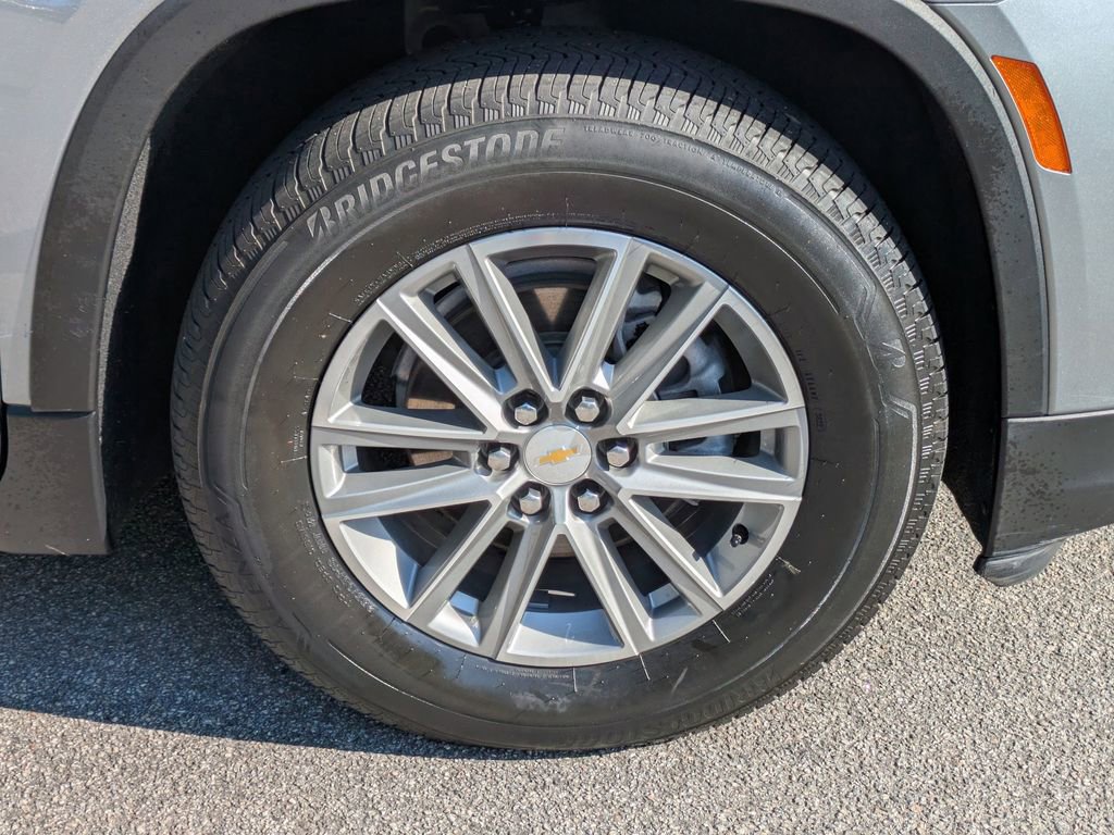 Used 2023 Chevrolet Traverse LT w/ LPO, Floor Liner Package AWD/4WD image 10