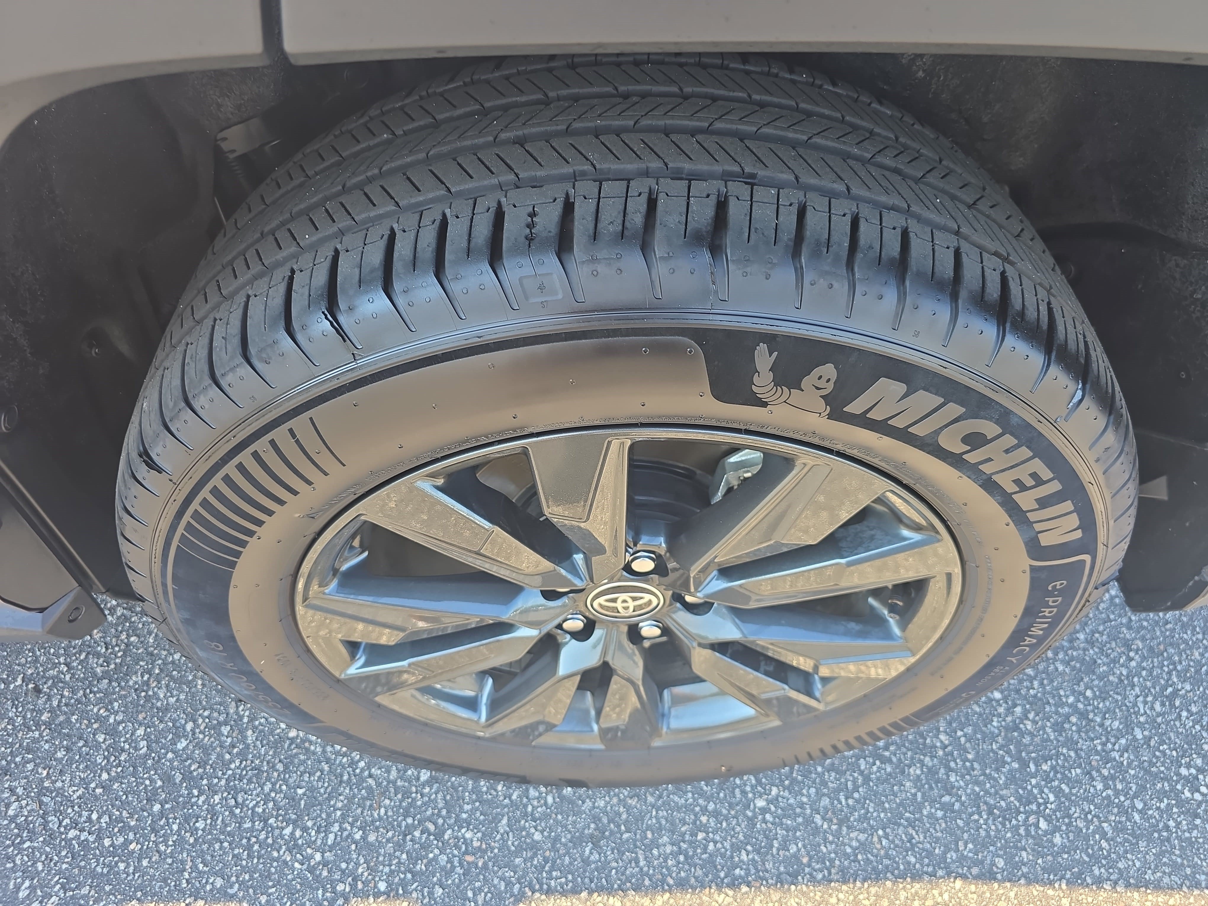 Used 2026 Toyota RAV4 XLE Premium FWD image 31