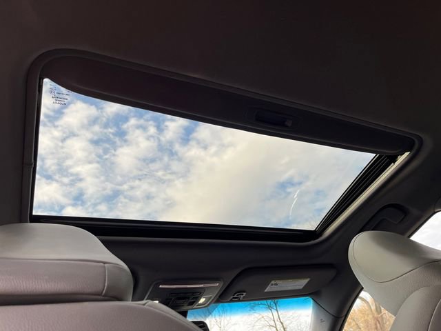 Used 2019 Toyota Avalon XLE image 17