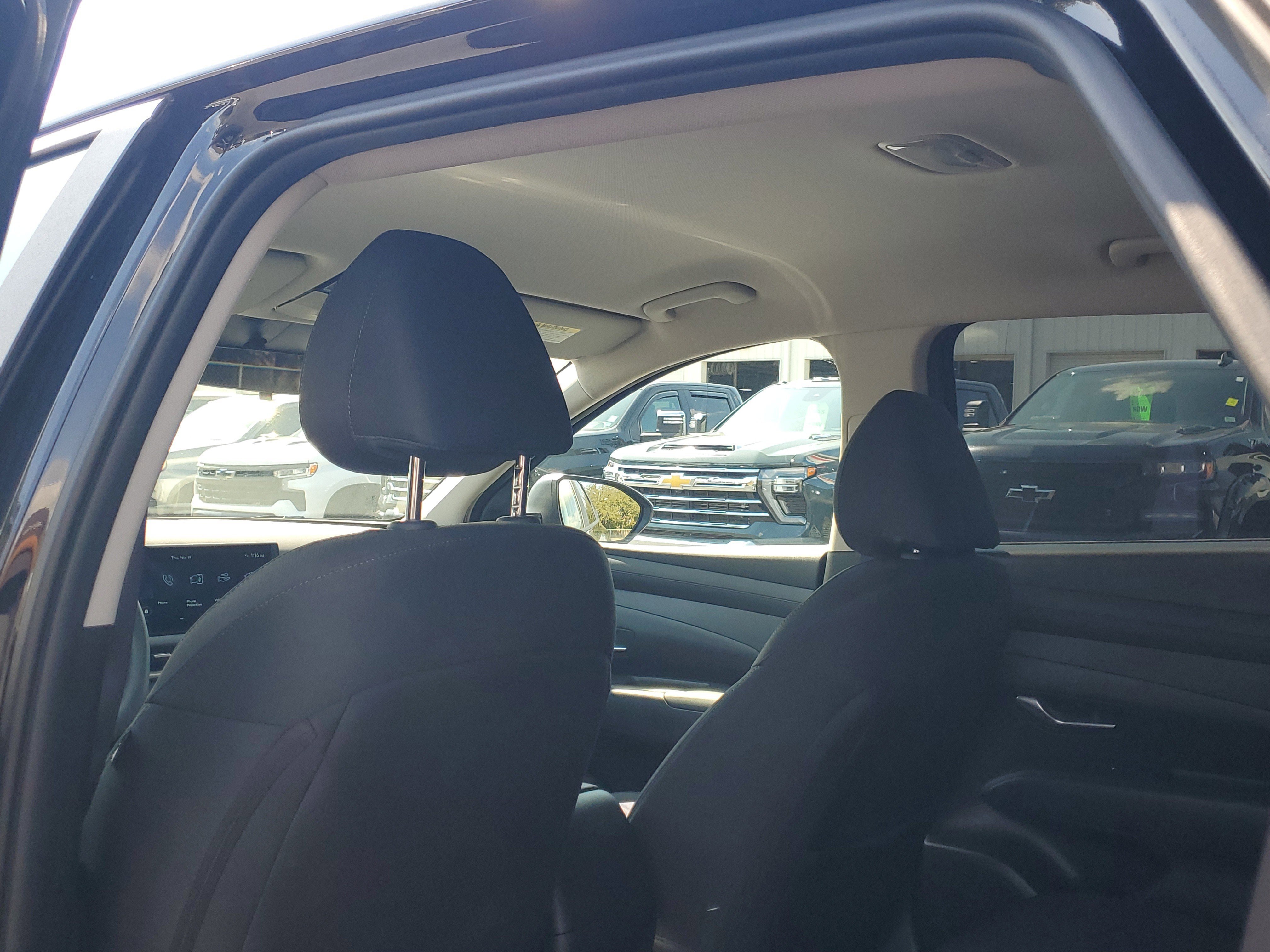 Used 2025 Hyundai Tucson SE image 13