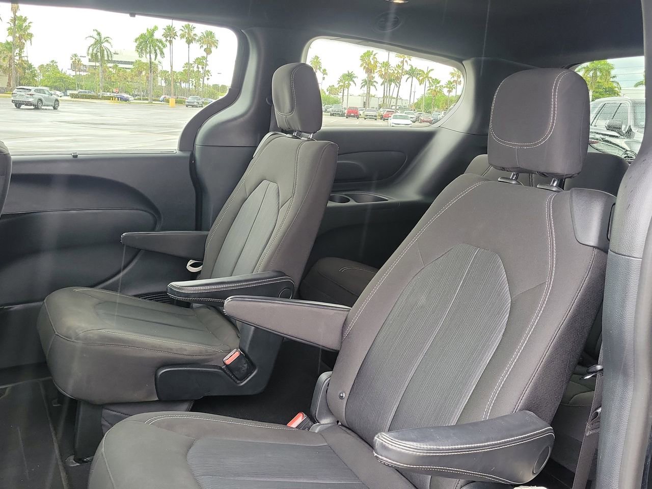 Used 2020 Chrysler Pacifica Touring w/ Advanced Safetytec Group image 12