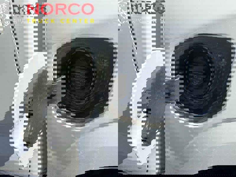 Used 2024 Nissan Frontier SV image 14