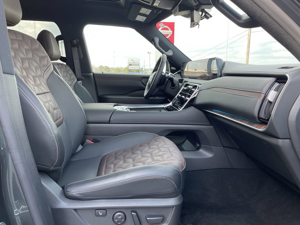 Certified 2025 Nissan Armada Platinum Reserve image 26
