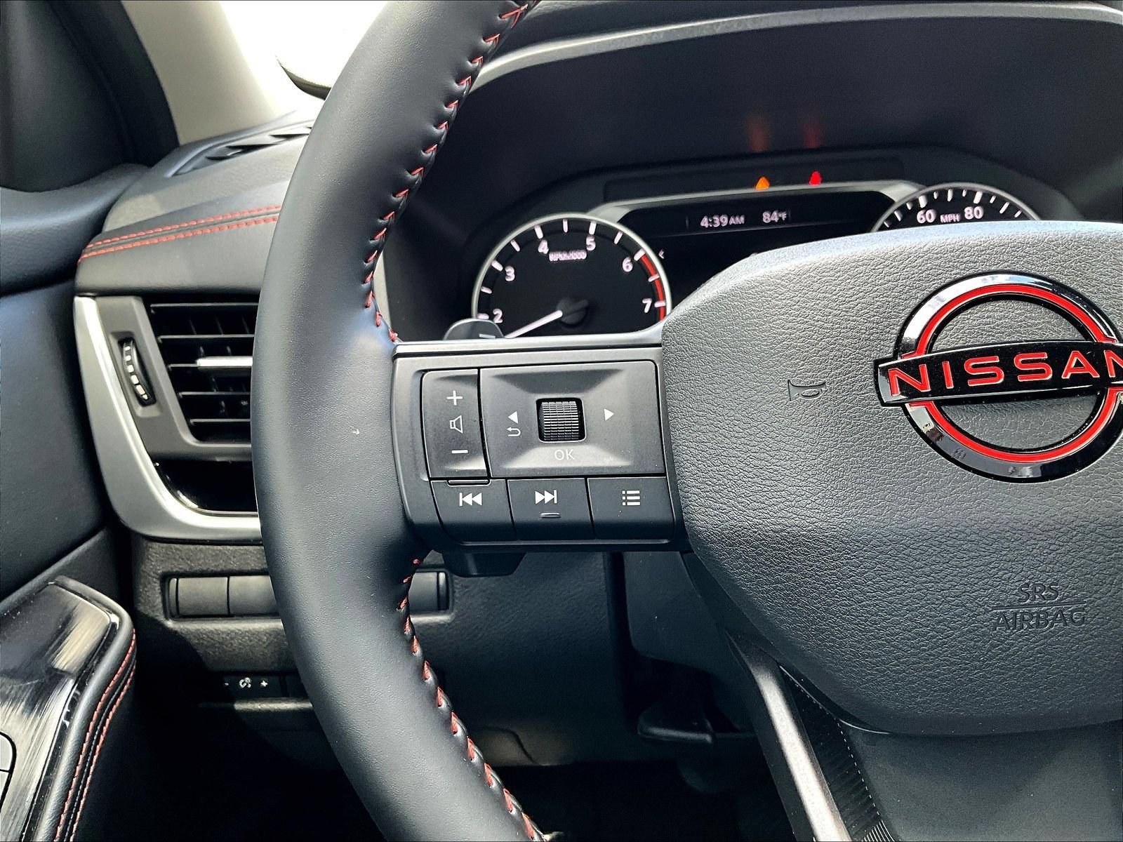 Used 2025 Nissan Rogue SV AWD/4WD image 13