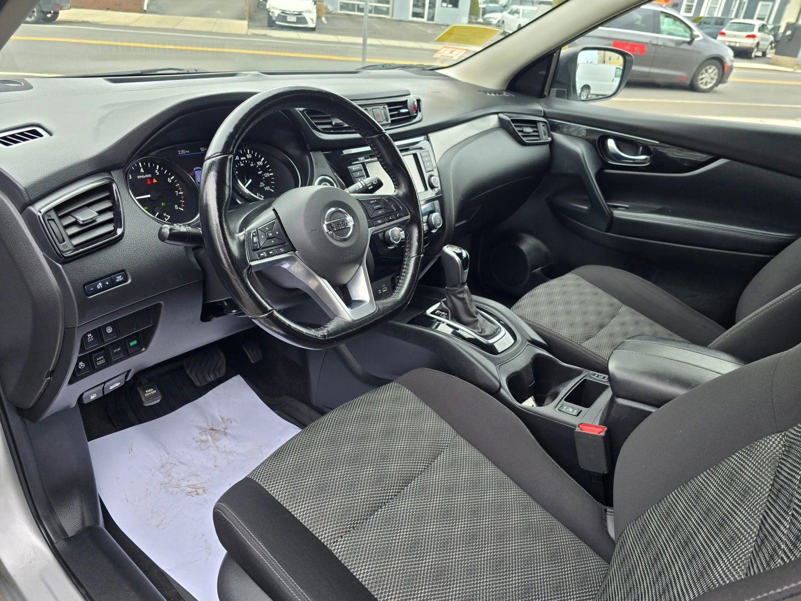 Used 2020 Nissan Rogue Sport SV w/ All-Weather Package AWD/4WD image 9
