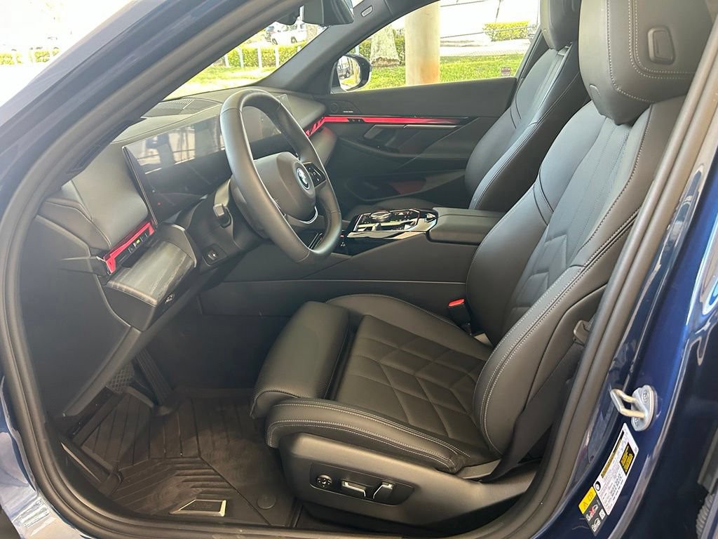 Used 2026 BMW i5 eDrive40 w/ Premium Package RWD image 6