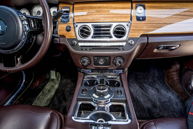 Used 2016 Rolls-Royce Wraith RWD image 57
