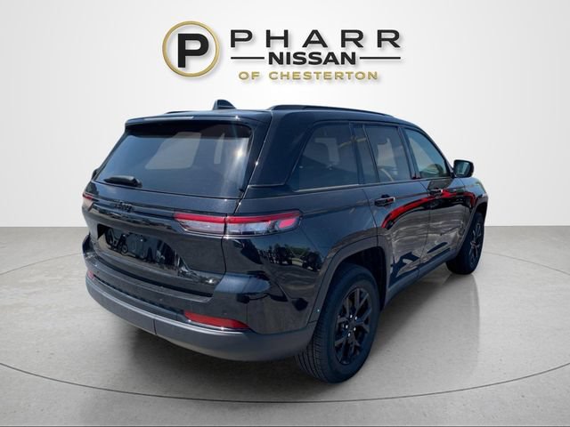 Used 2025 Jeep Grand Cherokee Altitude AWD/4WD image 7