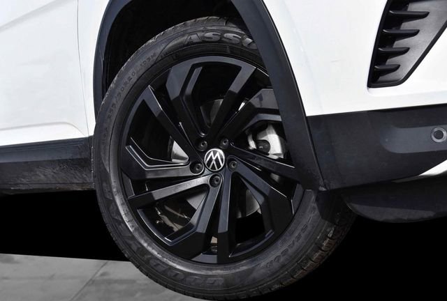 Used 2022 Volkswagen Atlas SE w/ Black Wheel Package image 3