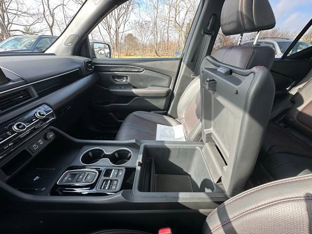 Used 2025 Honda Pilot Black Edition image 26