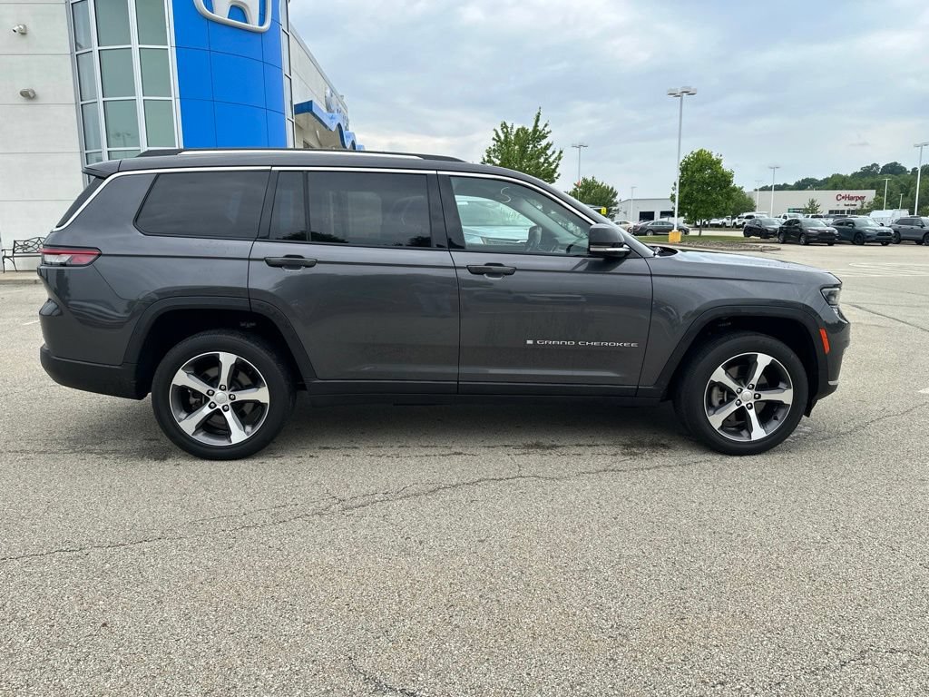 Used 2023 Jeep Grand Cherokee L Limited AWD/4WD image 2