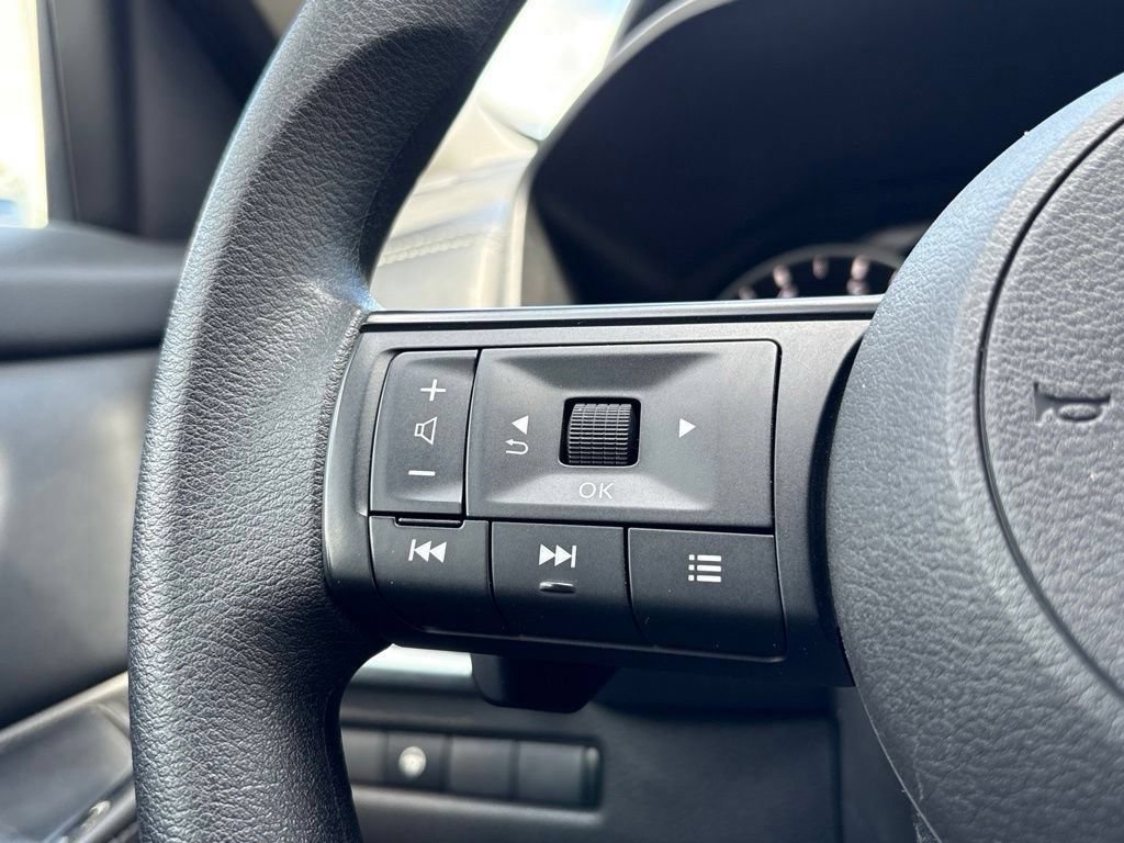 Used 2023 Nissan Rogue SV FWD image 19