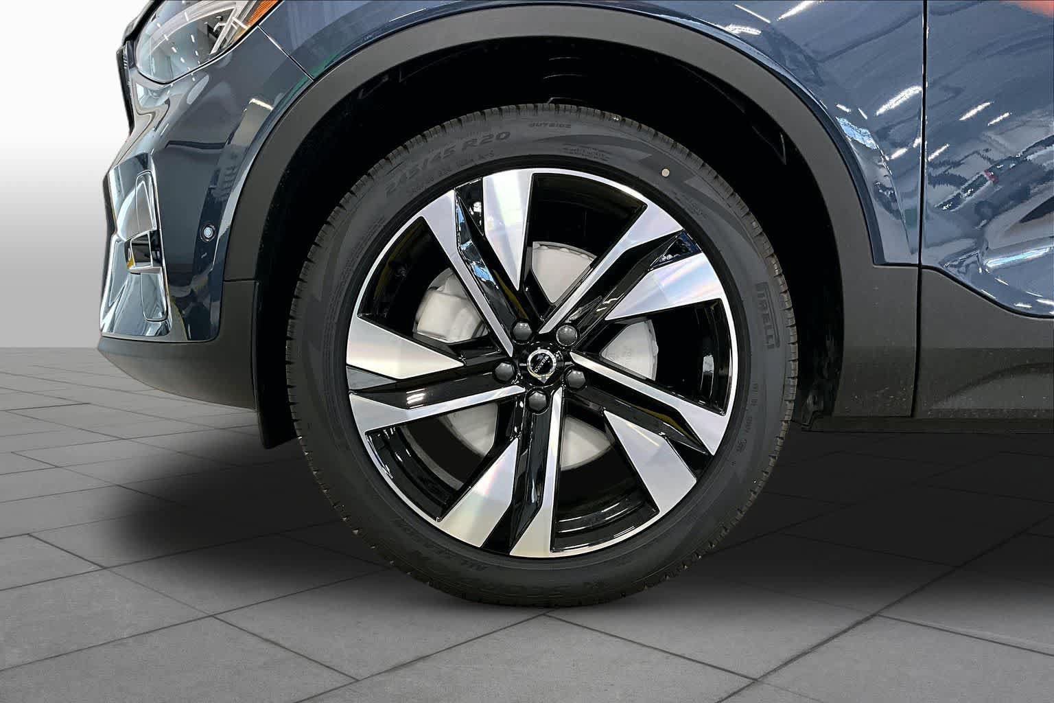 New 2026 Volvo XC40 B5 Ultra w/ Protection Package Premier AWD/4WD image 16