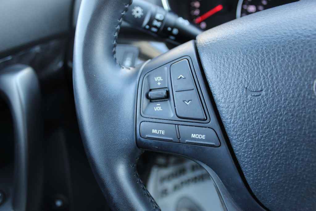 Used 2014 Kia Sorento LX image 16