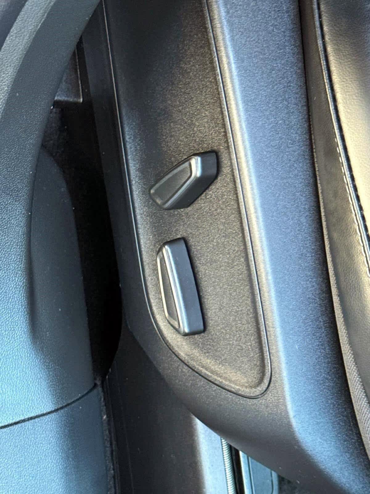 Used 2025 Ford Escape Platinum AWD/4WD image 10