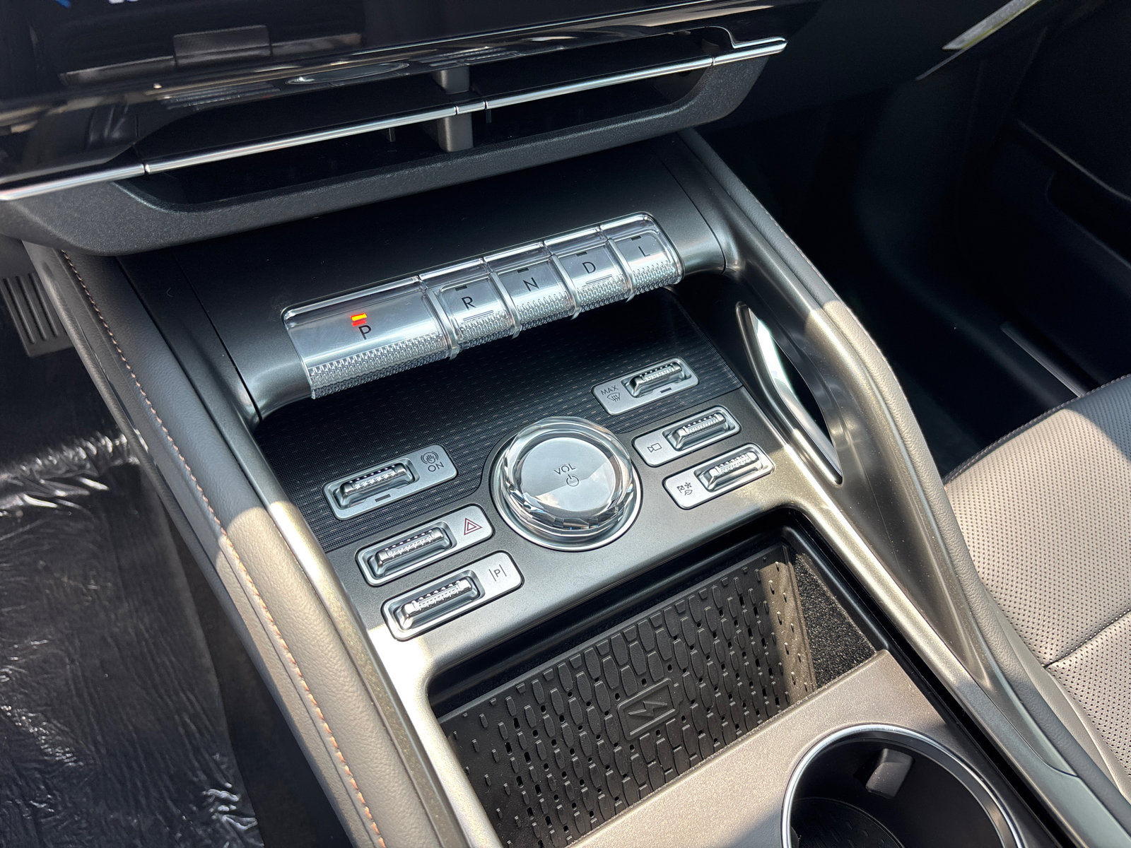 New 2025 Lincoln Nautilus Premier w/ Equipment Group 102A image 24