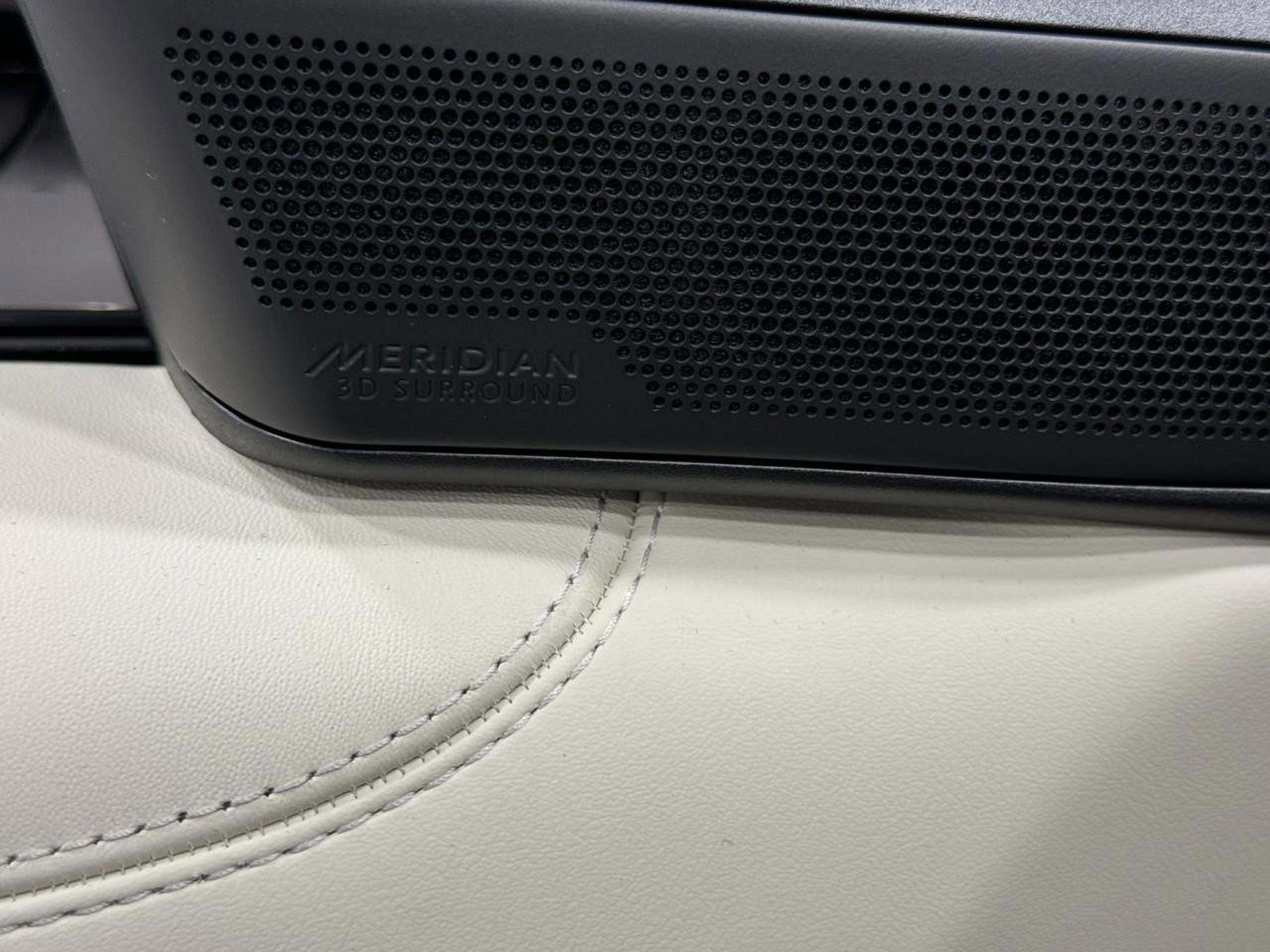 New 2025 Land Rover Range Rover SE image 23