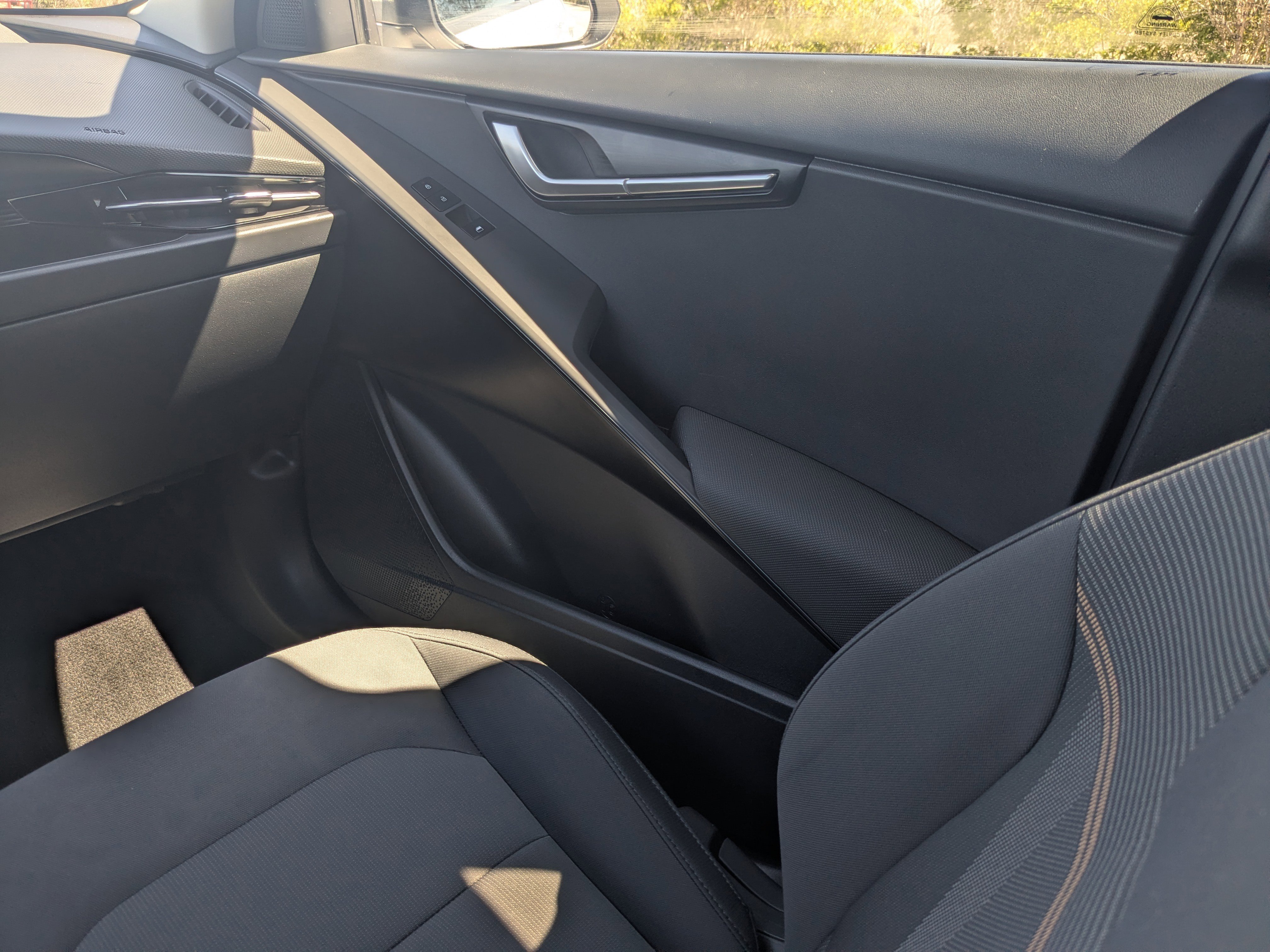 Certified 2024 Kia Niro LX image 22